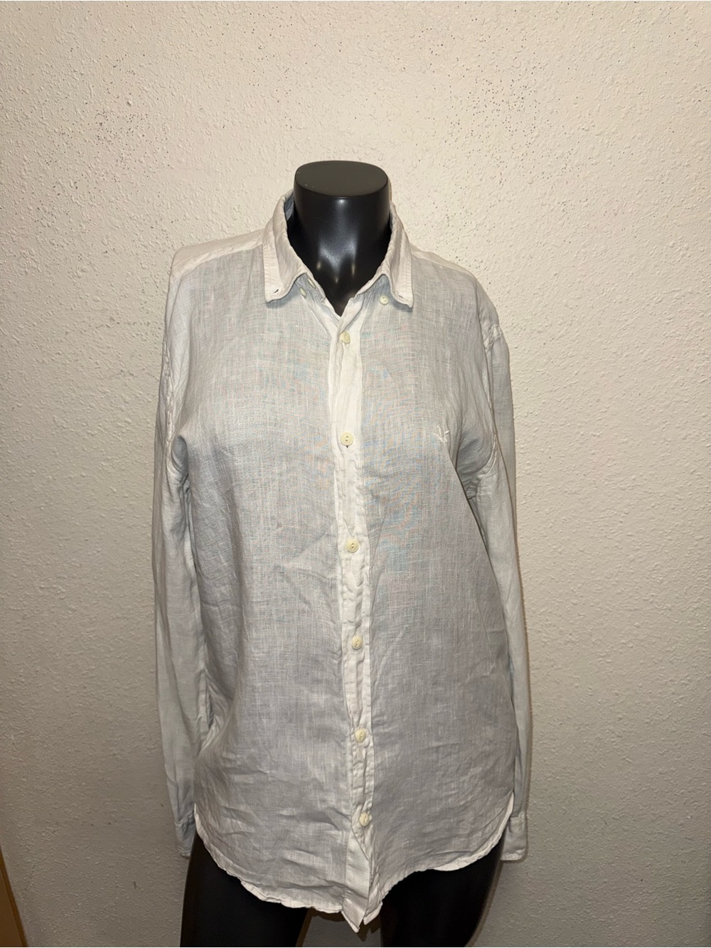 Classic women’s  White Linen Button-Up Shirt